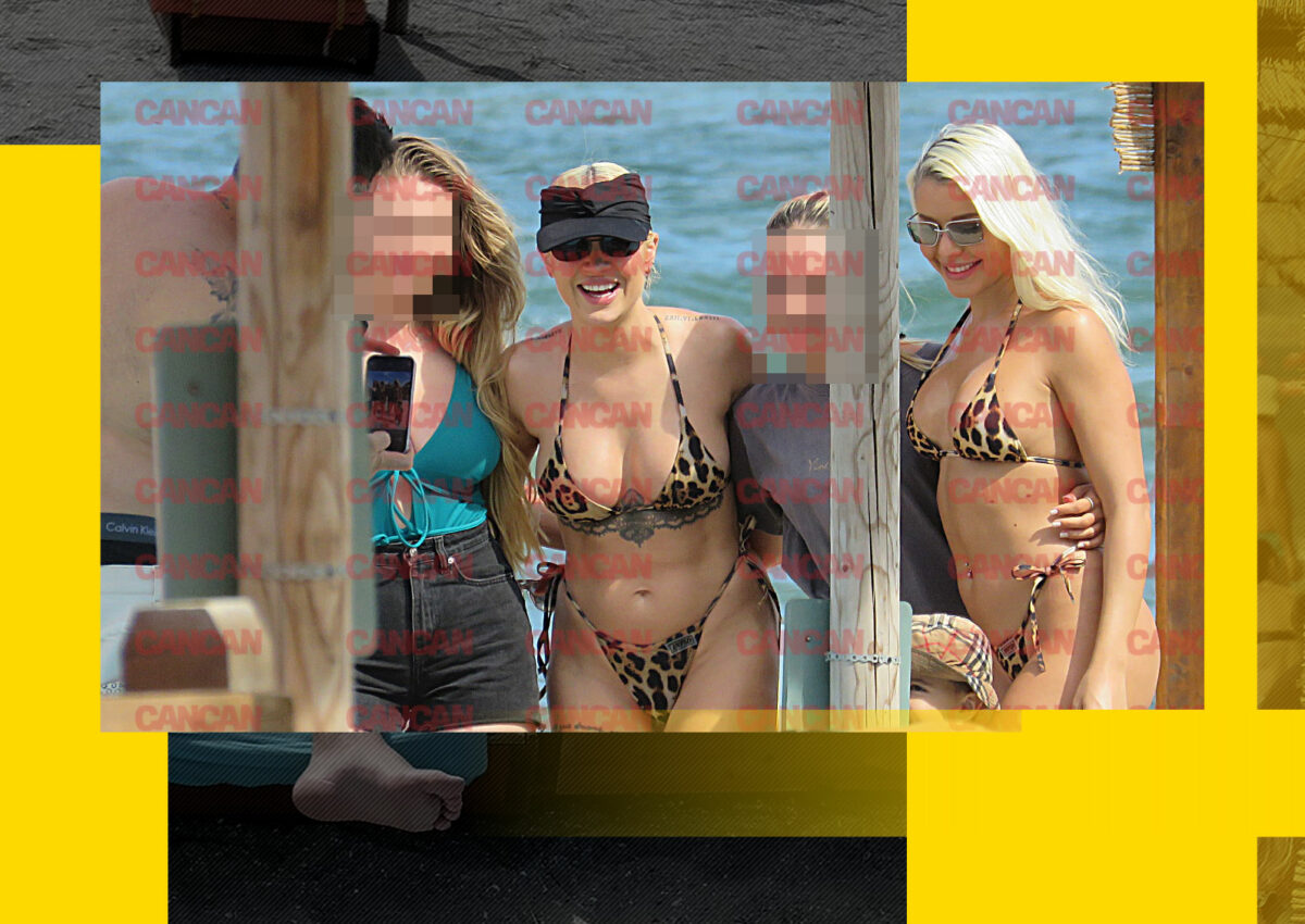 Carmen Grebenișan și Alina Ceușan au rupt în două plaja din Năvodari. Blondele s-au afișat în costume de baie identice
