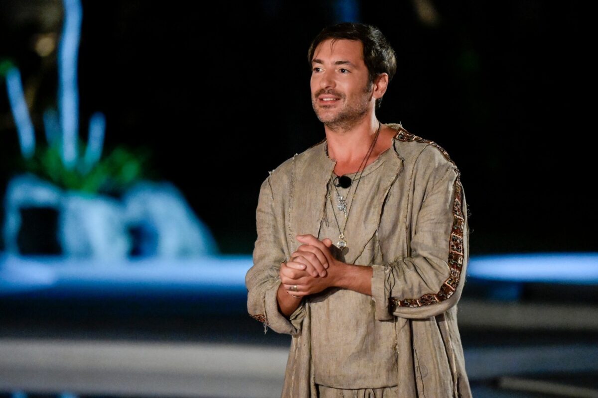 Imagine Stire Câți bani ia Radu Vâlcan de la Antena 1 pentru Insula Iubirii. Suma încasată pentru fiecare sezon este exorbitantă pentru un om de rând | 2review.ro