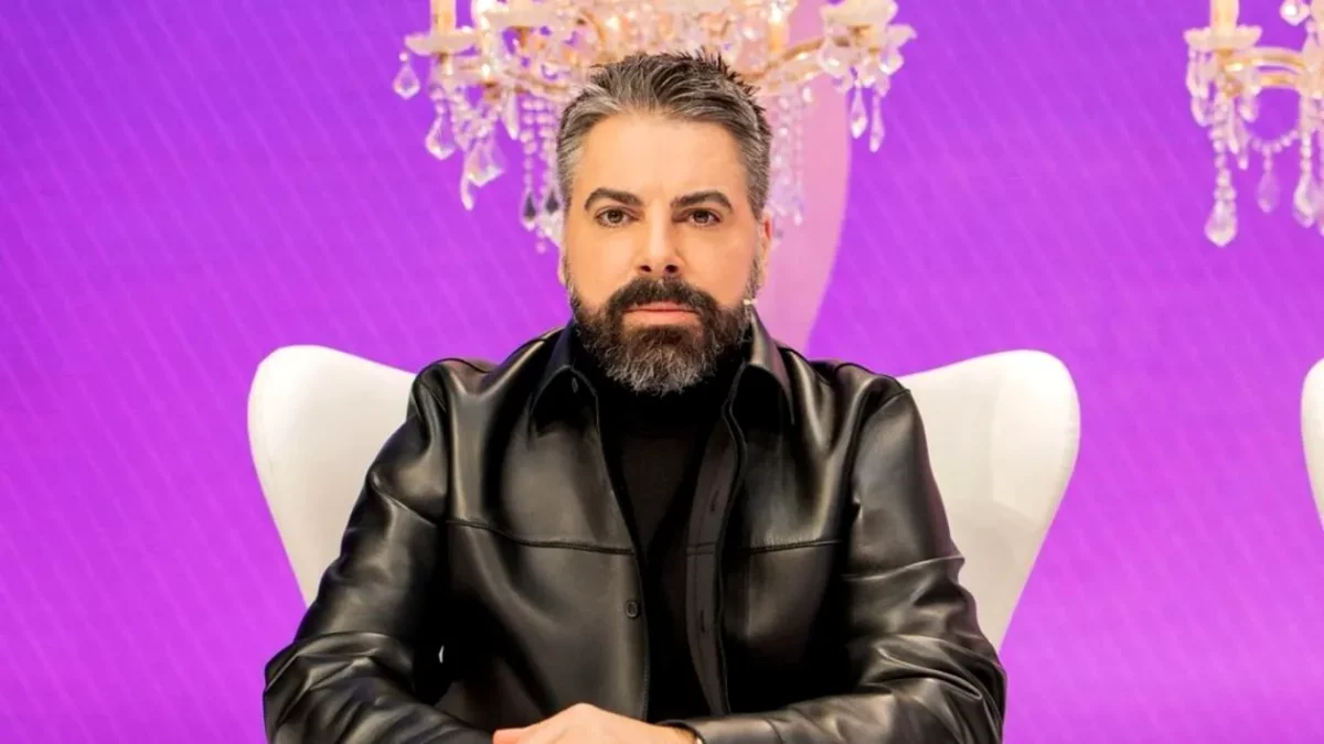 Imagine Stire Ce ascunde în geantă Maurice Munteanu, juratul de la Bravo, ai stil! Valorează două milioane de euro: „Nu cred că și-ar fi imaginat nimeni” | 2review.ro