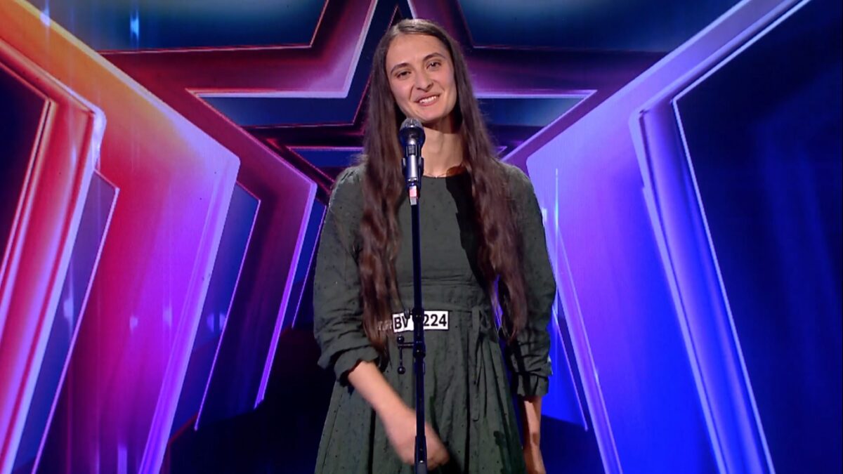 Imagine Stire Îți mai aduci aminte de Laura Dinu, vocea care a cucerit jurații de la Românii au Talent? Ce face și cu ce se ocupă acum tânăra | 2review.ro