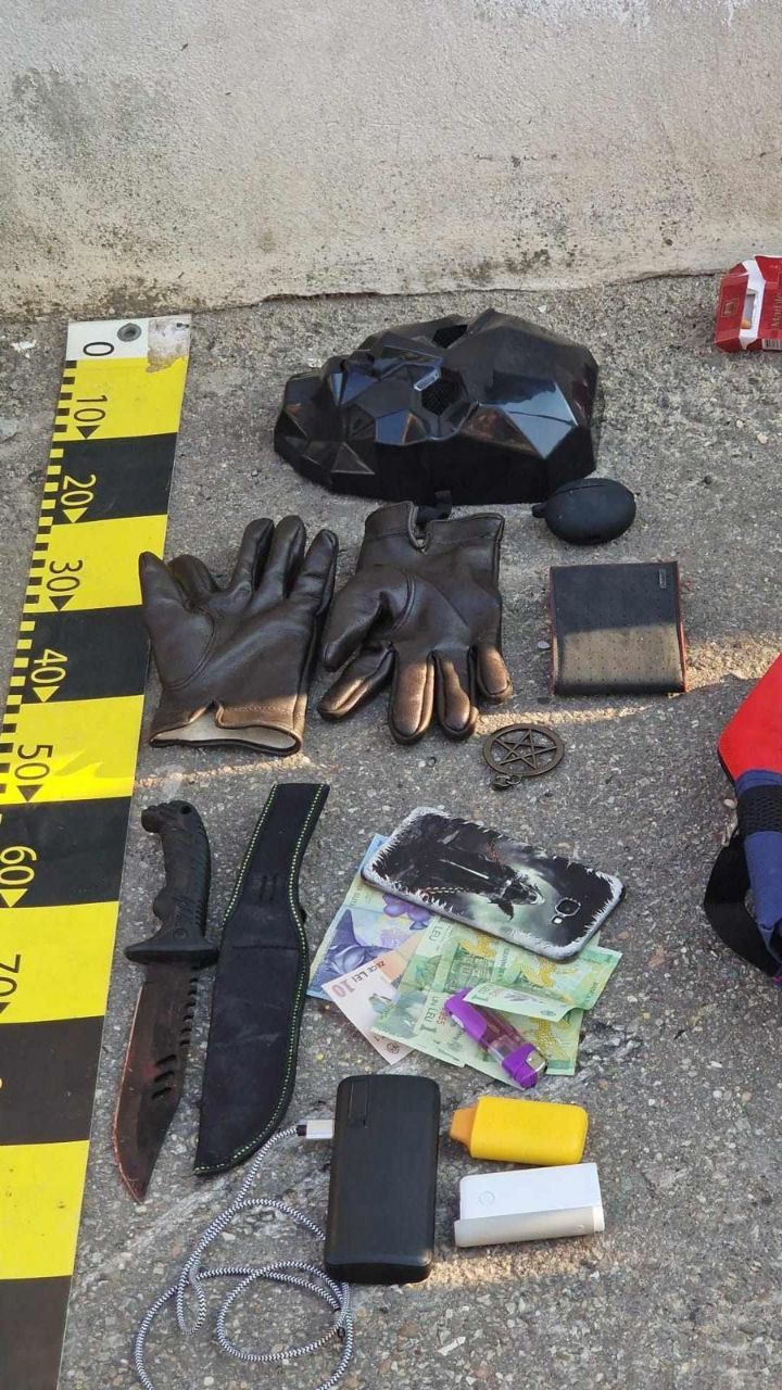 Criminalul de 17 ani din Craiova s-a inspirat din serialul Squid Game de pe Netflix. Simbolistica macabră a obiectelor folosite de adolescent pentru a o ucide pe Melis, în Grădina Botanică