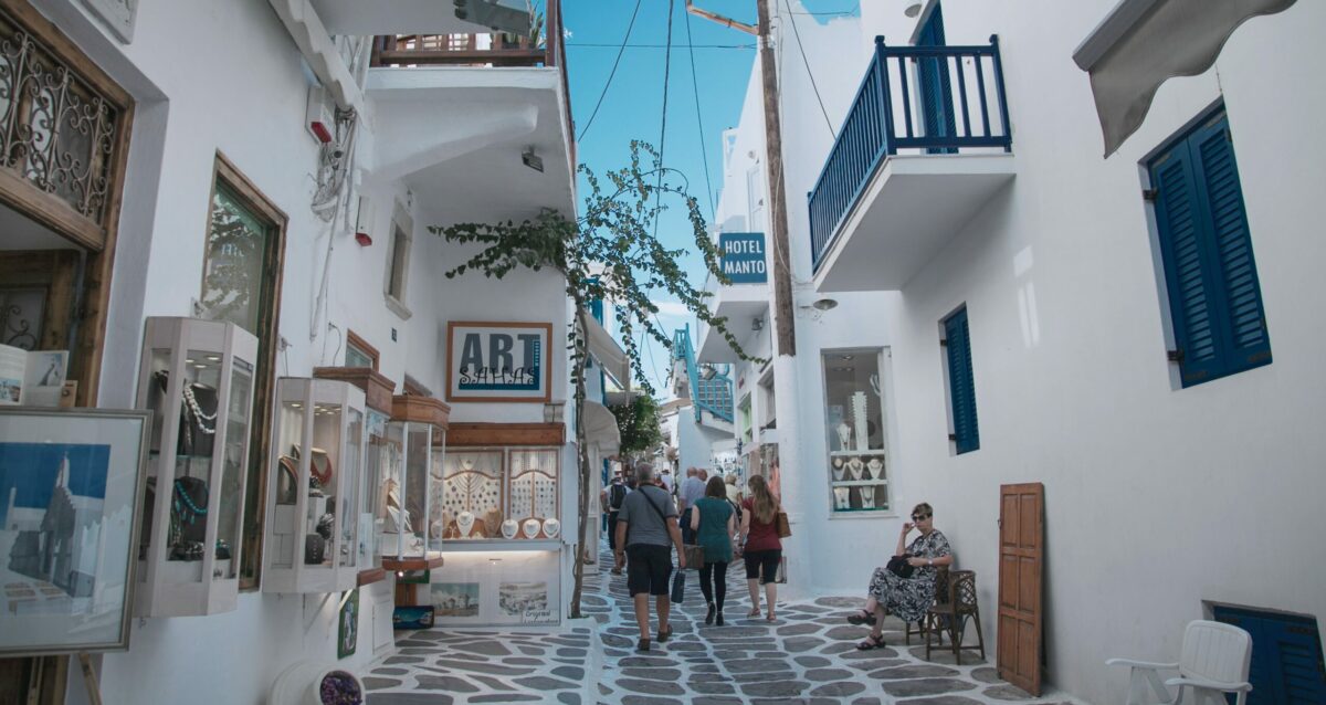 Gestul banal pe care n-ai voie să-l faci în Grecia. Îi jignești pe localnici fără să îți dai seama