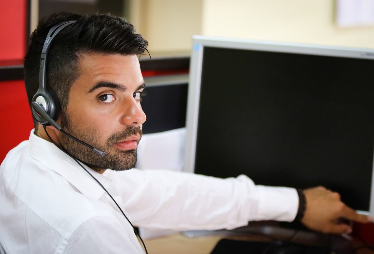 Cât câștigi ca angajat în call center cu limba germană. Ce beneficii primești, pe lângă salariu mare și sporurile de weekend
