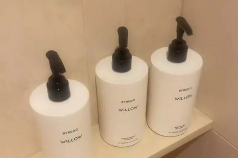 De ce să nu folosești produsele gratuite de la cazare și să nu-ți faci cafea la filtru. Mărturia uluitoare a unui fost manager de hotel
