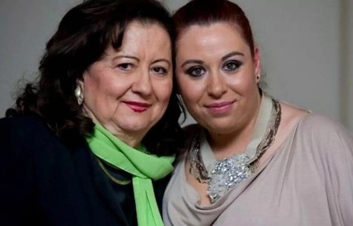 Imagine Stire Gestul pe care Oana Roman îl face după ce pleacă de la mama ei. Ți se rupe sufletul, are lacrimi în ochi | 2review.ro