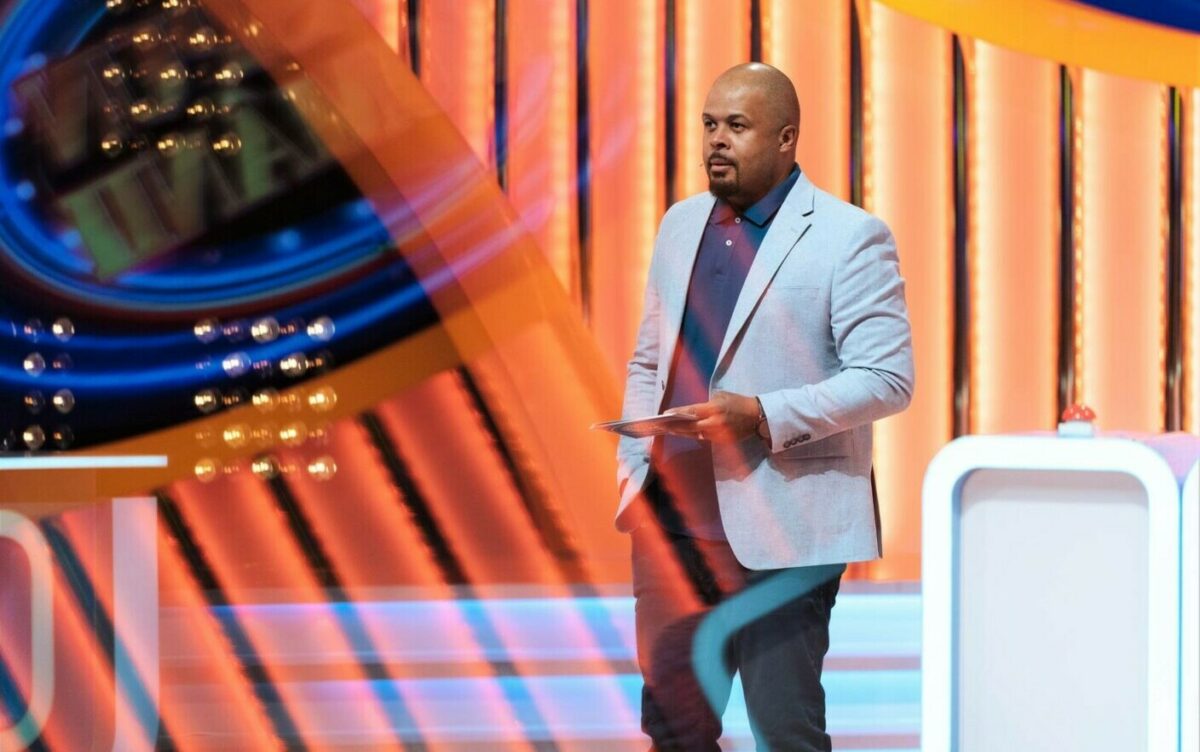 Imagine Stire Adio, Cabral și „Ce spun românii” de la Pro Tv! Show-ul de la ora 18:00 va fi înlocuit cu al doilea sezon de „Batem palma”, prezentat de Cosmin Seleși | 2review.ro