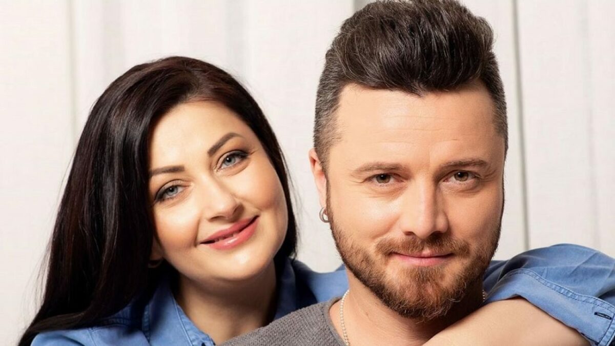 Imagine Stire Misterioasa brunetă care-l voia pe Tavi Clonda în fața Gabrielei Cristea: „Eu nu am venit pentru tine aici”. Moment savuros petrecut în direct | 2review.ro