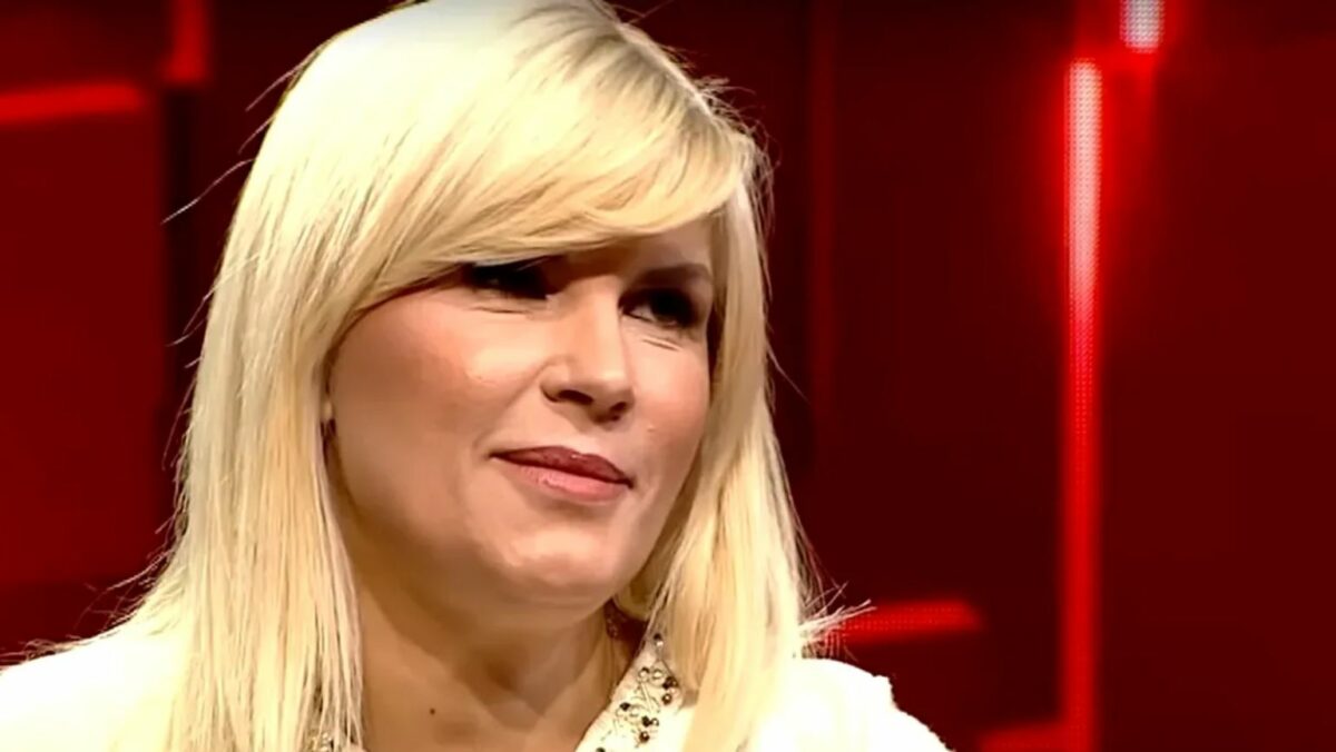 Imagine Stire Imaginea anului, cu fata Elenei Udrea. Tristețea micuței, surprinsă de Adrian Alexandrov. „M-a ucis cu tristețea ei” | 2review.ro