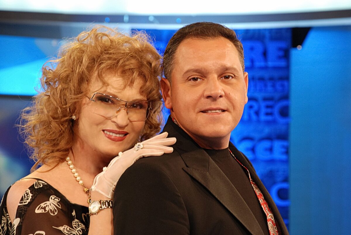 Imagine Stire Bărbatul care și-a bătut joc de Angela Similea o ținea închisă în casă și îi arunca vorbe grele: „Tu ești un nimeni, un rahat”. Clipele de coșmar trăite de marea artistă a României | 2review.ro