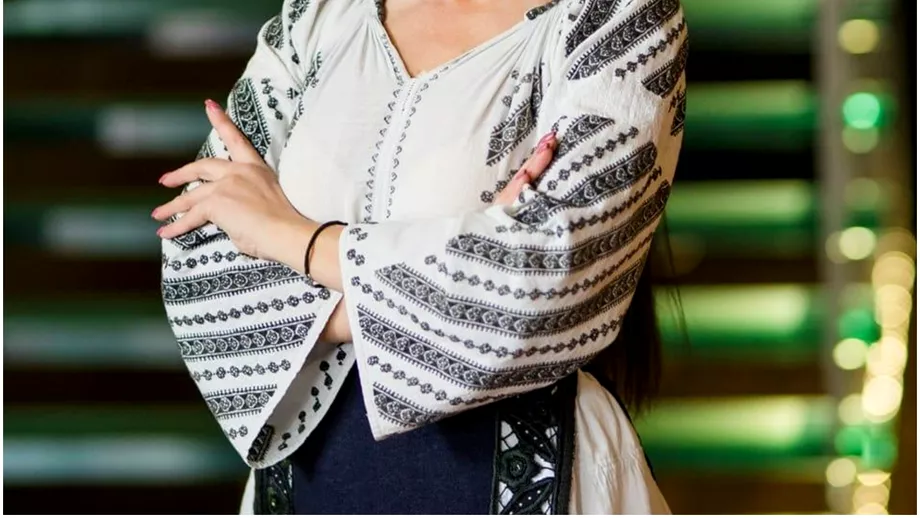 Imagine Stire O solistă de muzică populară, lovită de mașină la o nuntă. Se dusese să-și ia pantofii. „Am auzit roțile scârțâind” | 2review.ro