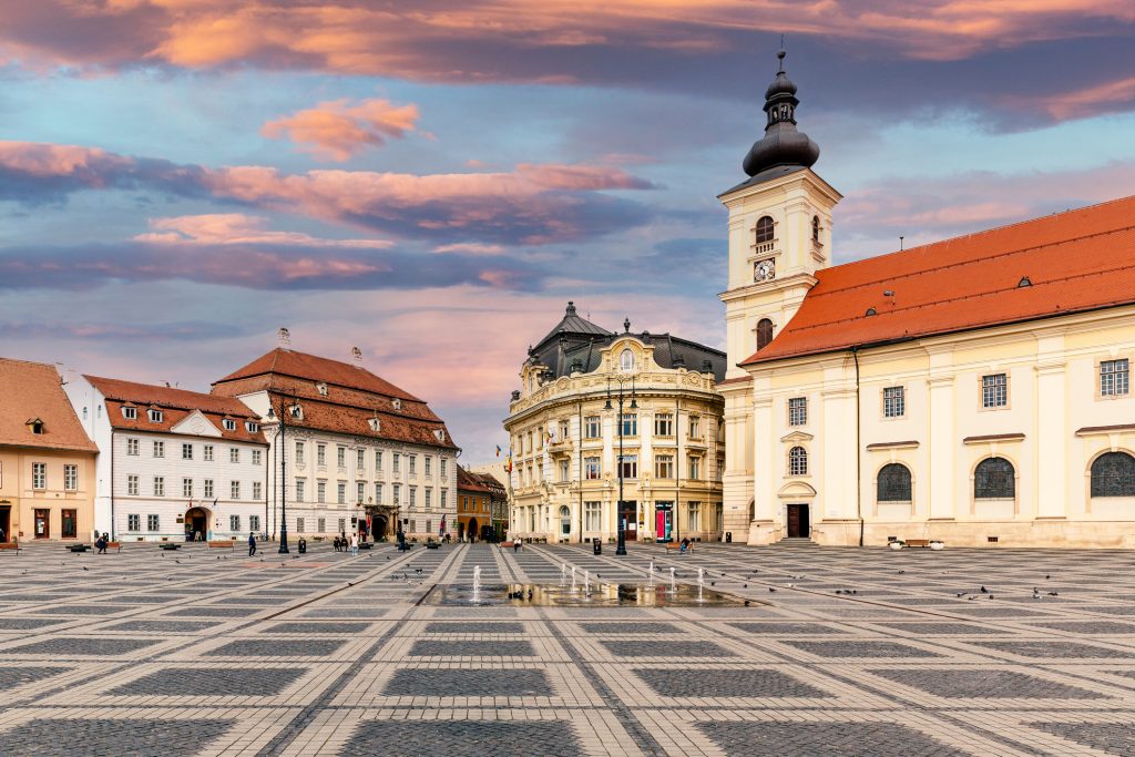 De ce este Sibiu orașul perfect pentru orice familie. De câți bani ai nevoie ca să trăiești în localitatea cu un trecut istoric uriaș