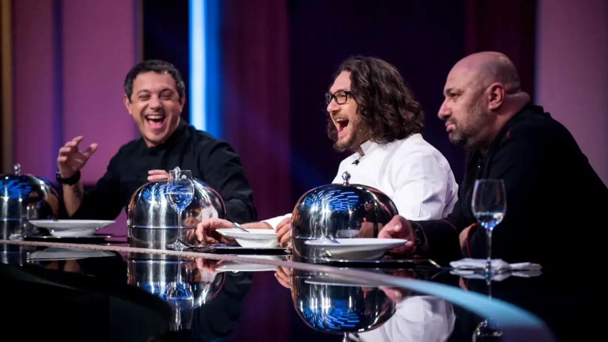 Imagine Stire Marea surpriză din noul sezon Chefi la Cuțite, de la Antena 1! Florin Dumitrescu, Sorin Bontea și Cătălin Scărlătescu au rămas fără cuvinte când l-au văzut  | 2review.ro