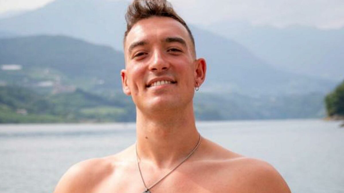 Imagine Stire Povestea de viață a lui Ionel, românul care vrea să cucerească showbiz-ul internațional. Tânărul aspiră la titlul de Mister Italia: „Am fost criticat din cauza originilor mele” | 2review.ro