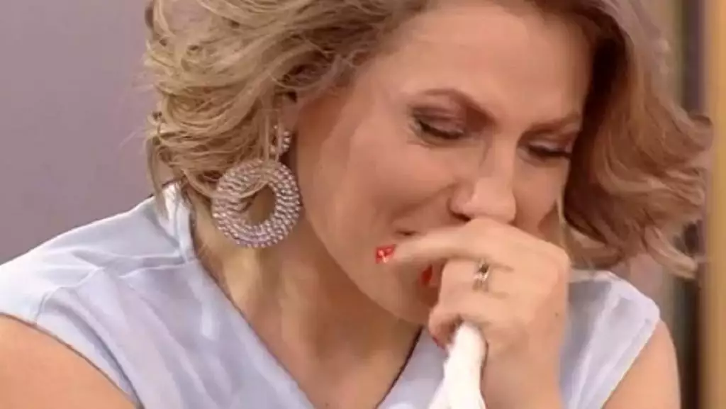 Imagine Stire Hemoragia i s-a declanșat Mirelei Vaida, de la Acces Direct, în timp ce era pe scenă. Momente cumplite trăite în trecut de vedeta Antena Stars | 2review.ro
