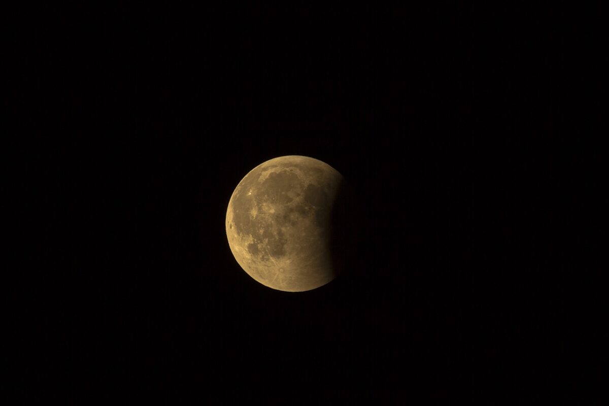 Superluna albastră se vede în această noapte. Va mai apărea doar peste 14 ani