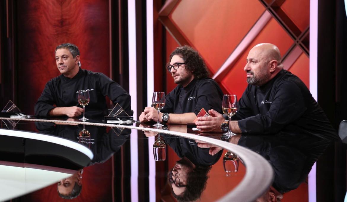 Imagine Stire Gestul făcut de Irina Fodor la Chefi la Cuțite i-a dat peste cap pe cei 3 chefi. Ce s-a întâmplat la Antena 1 pe 8 octombrie 2023 | 2review.ro
