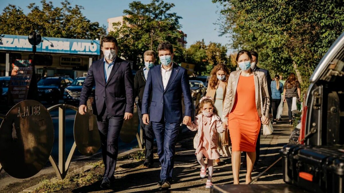 Vasluianca s-a combinat cu primarul Nicușor Dan într-un club din Capitală. Cum a decurs prima întâlnire dintre edil și femeia care îi este alături