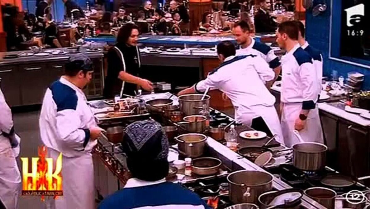 Imagine Stire Antena 1 le-a închis emisiunea chefilor Florin Dumitrescu, Sorin Bontea și Cătălin Scărlătescu. Doar două sezoane a durat „Iadul Bucătarilor” | 2review.ro