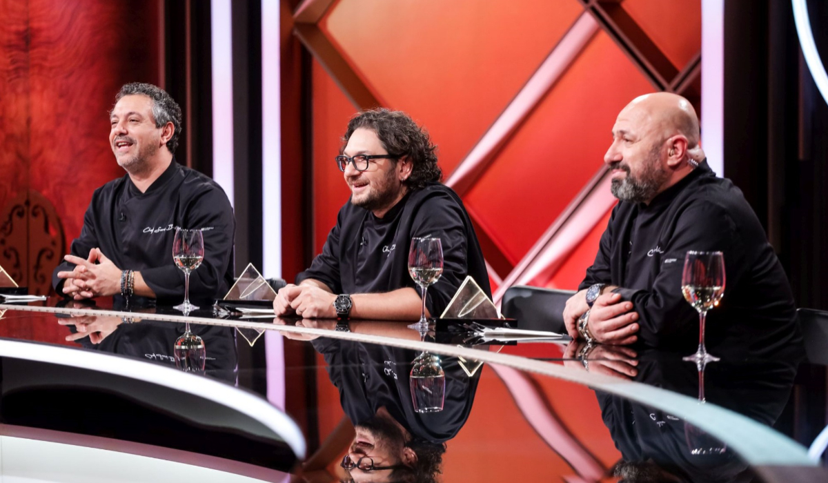 Imagine Stire S-a aflat cine câștigă Chefi la Cuțite sezonul 12! El este alesul, a plecat cu banii de la Antena 1 | 2review.ro