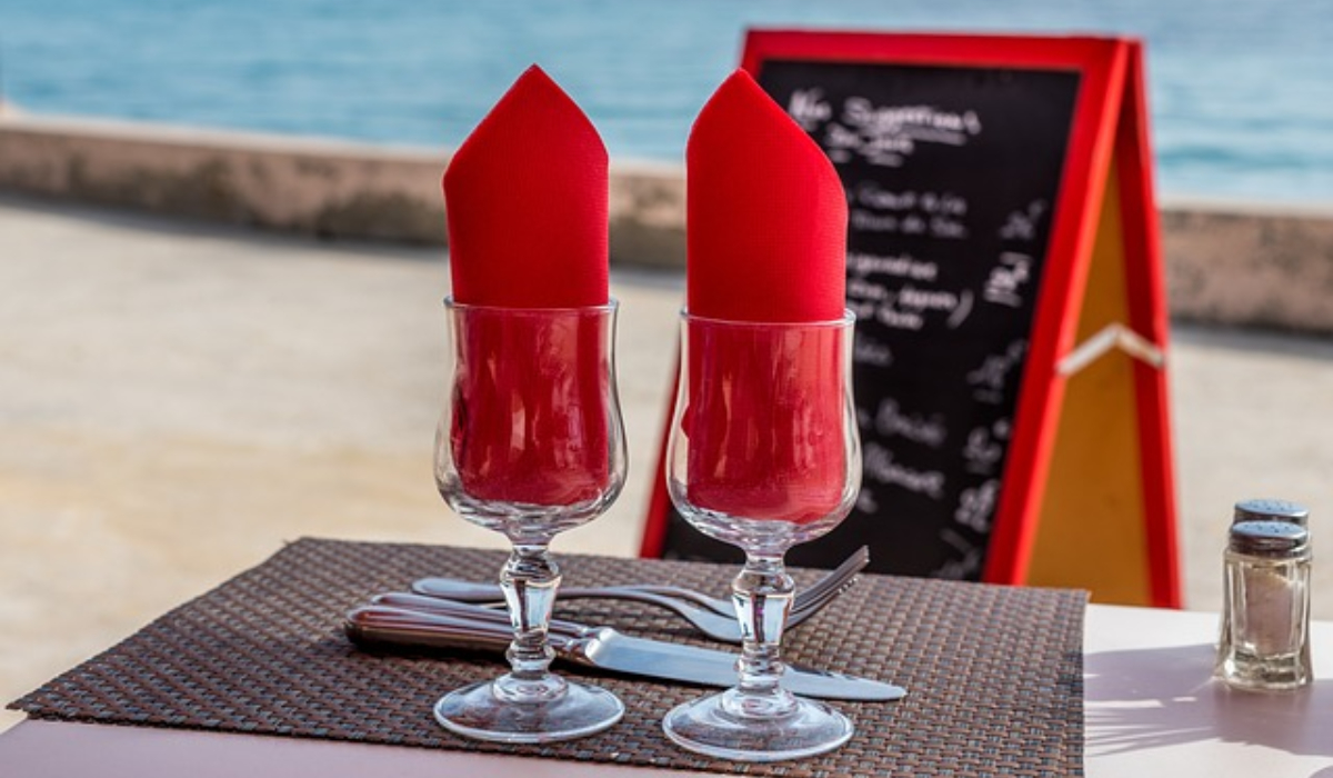 Câți bani a scos din buzunar o turistă la un restaurant din Vama Veche, după sfârșitul sezonului estival. A rămas cu un gust amar când a văzut nota de plată
