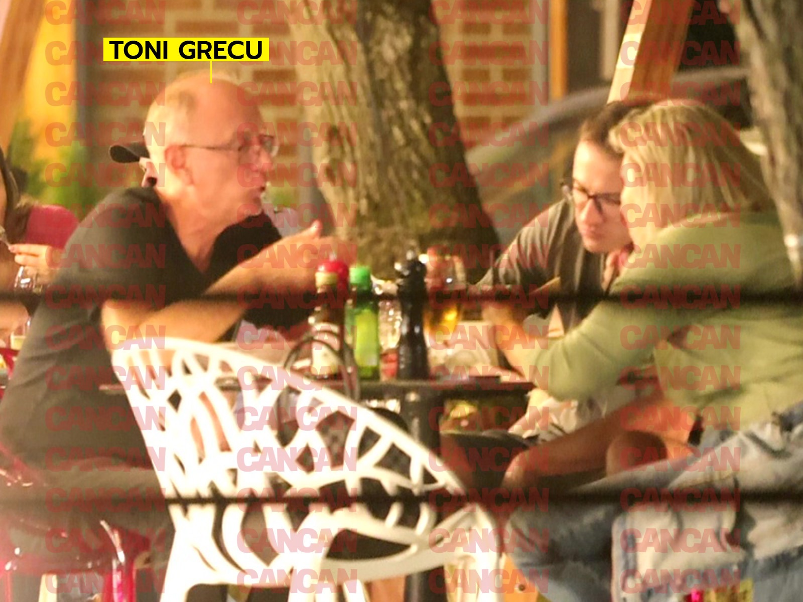 Toni Grecu, relaxat, alături de fiu și soție