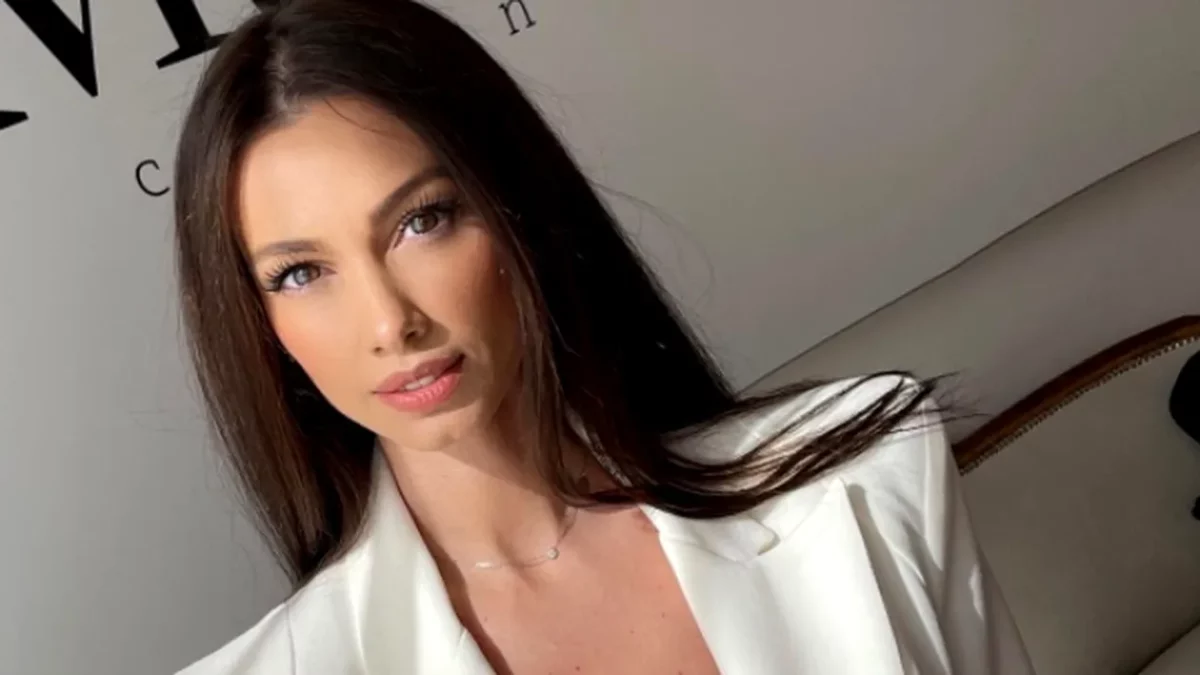 Imagine Stire Iuliana Luciu a schimbat macazul și a ajuns pe marile scene! Și-a petrecut vara alături de artiști internaționali: „Urc treaptă cu treaptă” | 2review.ro