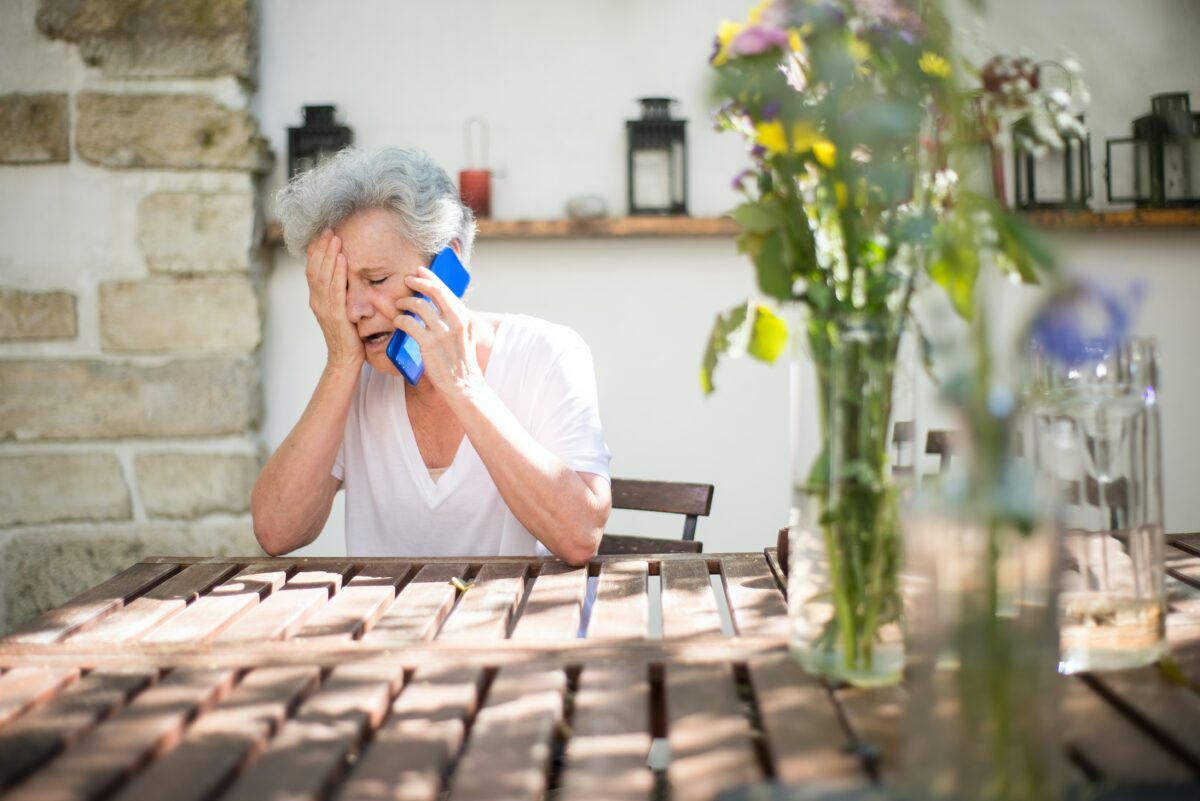 Drama prin care trece Jana la 71 de ani. Românca a ajuns la azil, după ce propria-i fiică i-a vândut casa