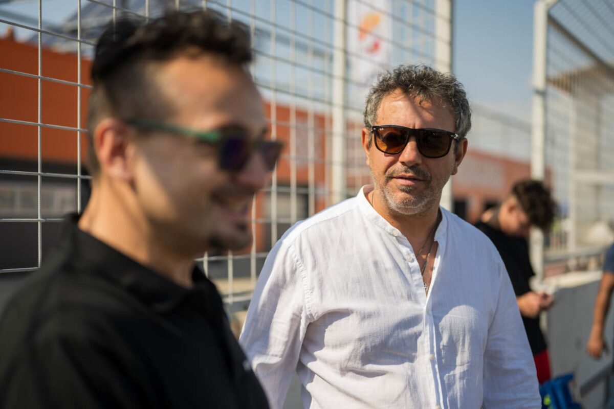 Imagine Stire Toată lumea o știe pe fiica lui Sorin Bontea, dar nu o să-ți vină să crezi cum arată fiul său de 26 de ani. Zici că sunt frați gemeni! | 2review.ro