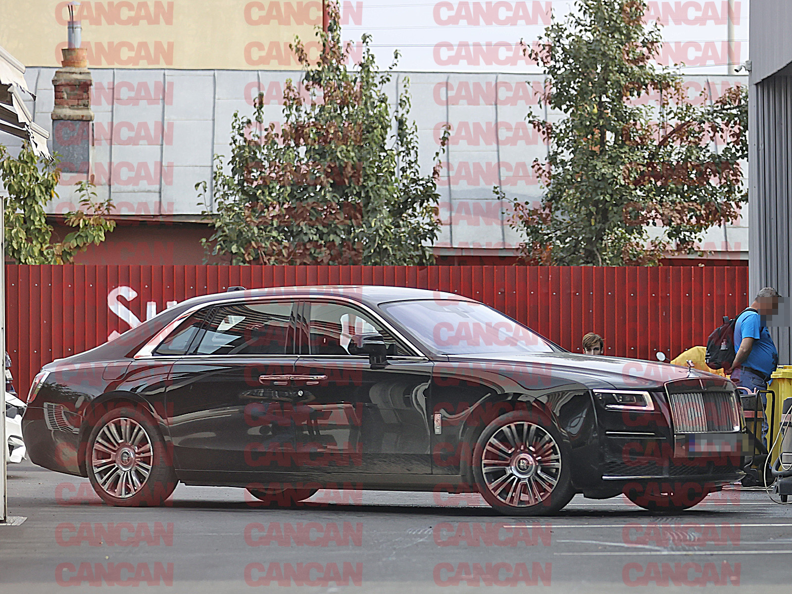 La finalul lunii august, Gigi Becali și-a cumpărat un Rolls-Royce Ghost Black Badge, în valoare de 500.000 de euro