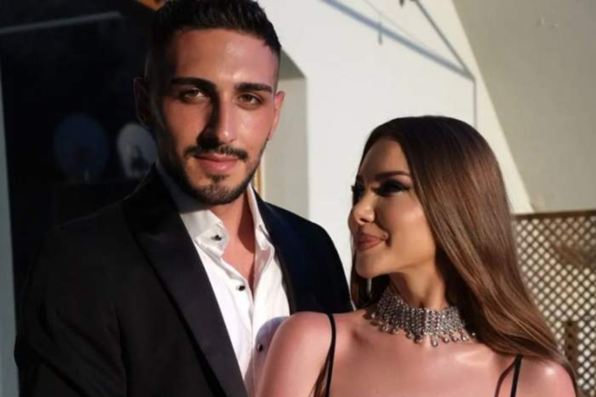Imagine Stire Otilia Bilionera trezește pasiuni nebune în rândul bărbaților! Iată ce a putut să-și scrie pe mână de dragul ei | 2review.ro