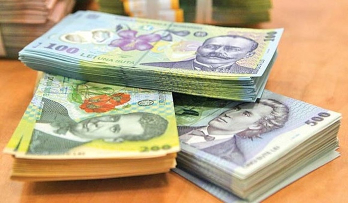 Cu banii pe care îi țin românii la saltea ai putea cumpăra toate casele din județul Sibiu! Suma a crescut cu 12% față de anul trecut