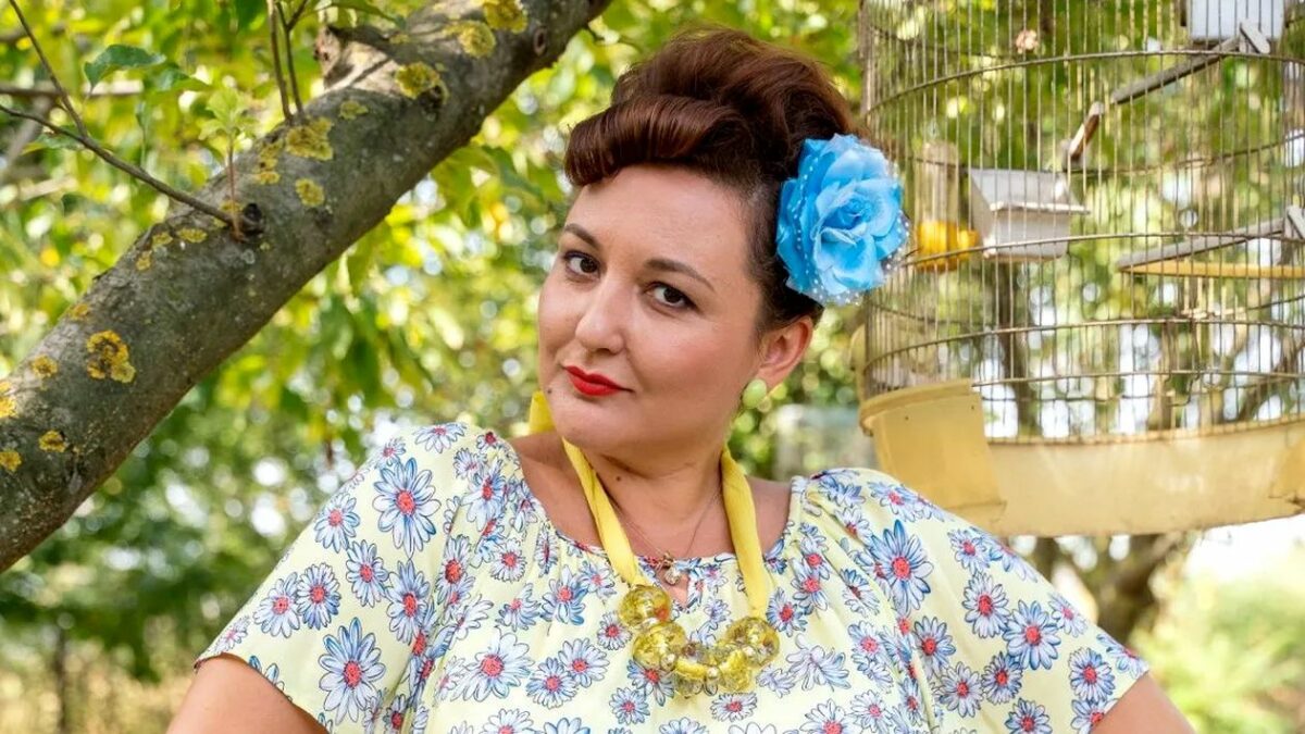 Imagine Stire Ce studii are, de fapt, Dalida din Las Fierbinți. Ecaterina Ladin s-a adaptat mai greu vieții din România | 2review.ro