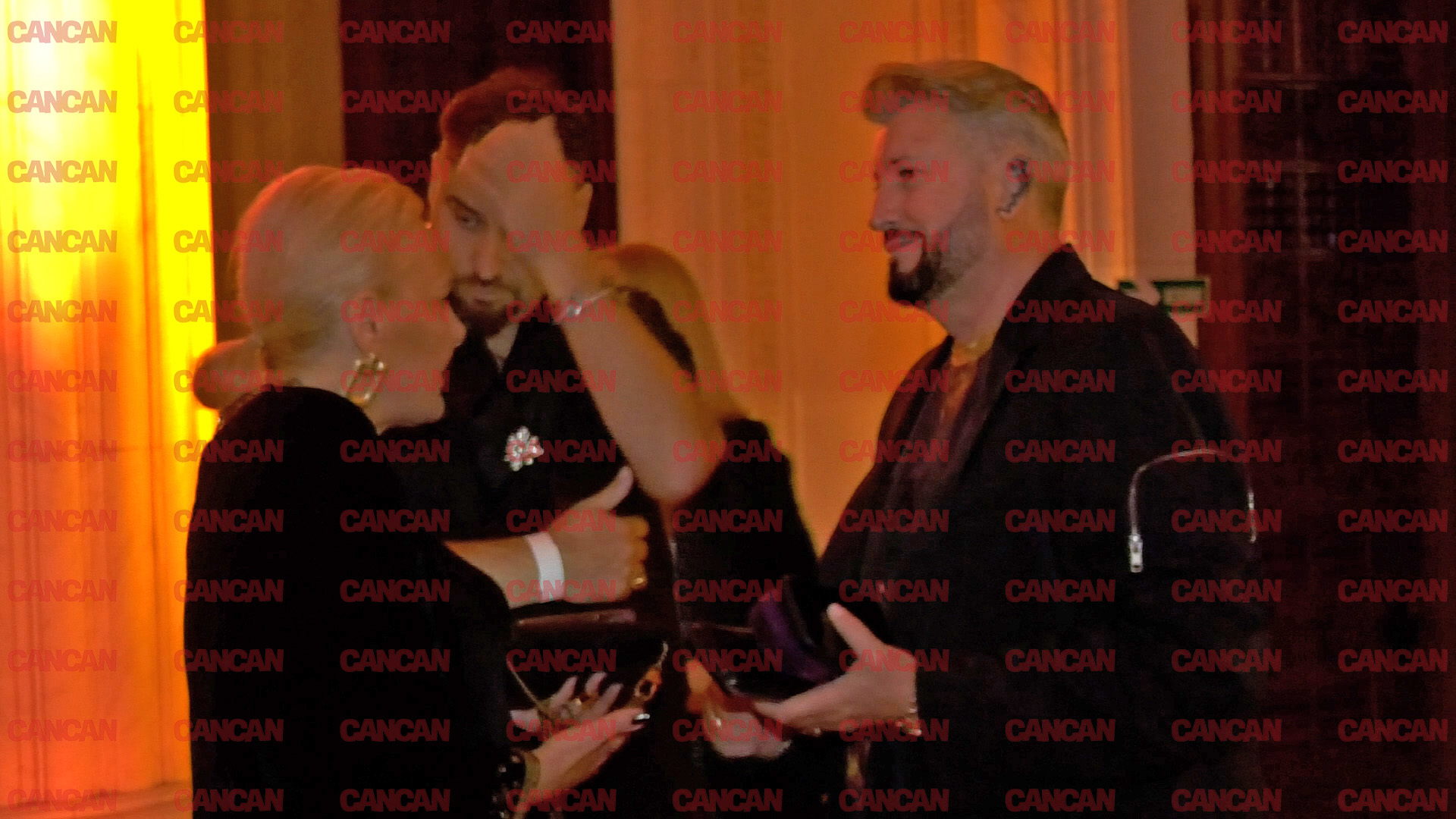 Festivalul Enigma a fost luat cu asalt de fani, vineri seară