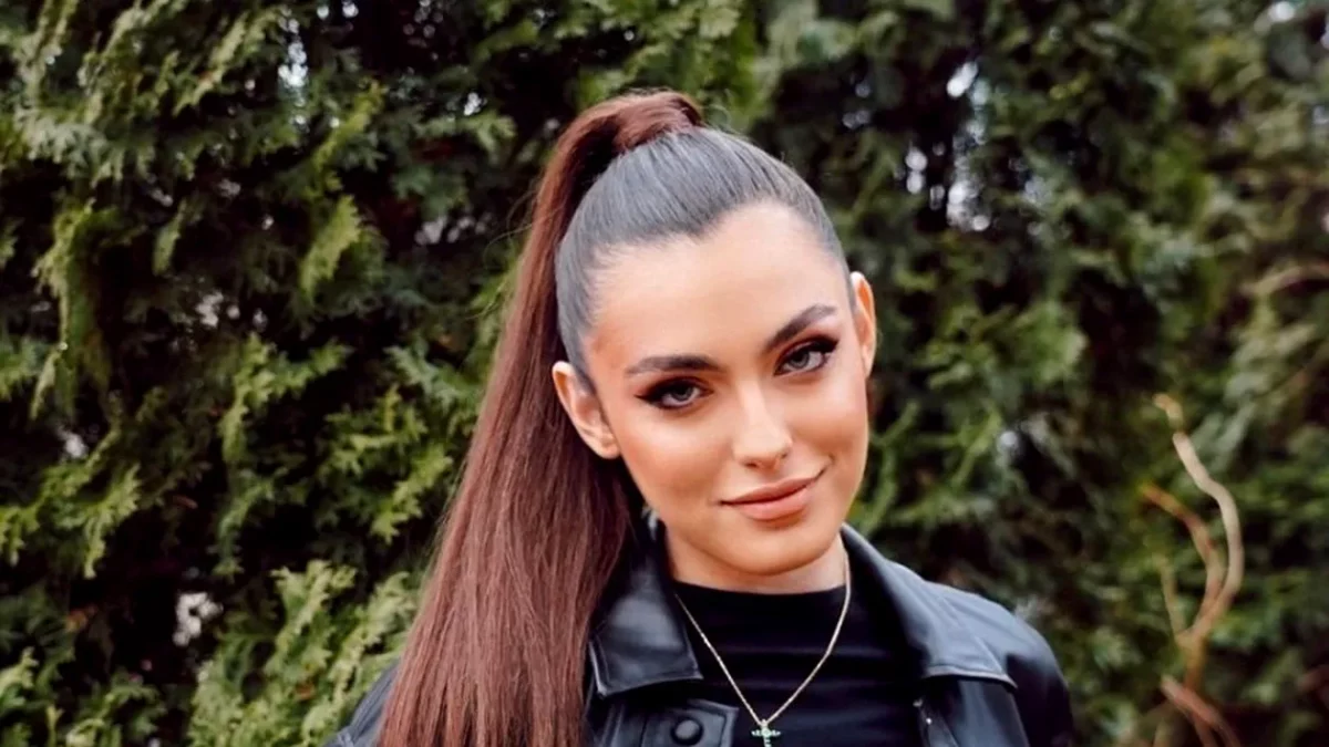 Ce mașină conduce Alexia Eram, fata Andreei Esca de la Pro Tv. Concurenta de la America Express nu se poate lăuda cu un bolid de zeci de mii de euro