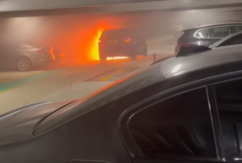 Camerele de supraveghere au surprins momentul primei explozii din aeroportul din Luton/ sursă foto: captură video