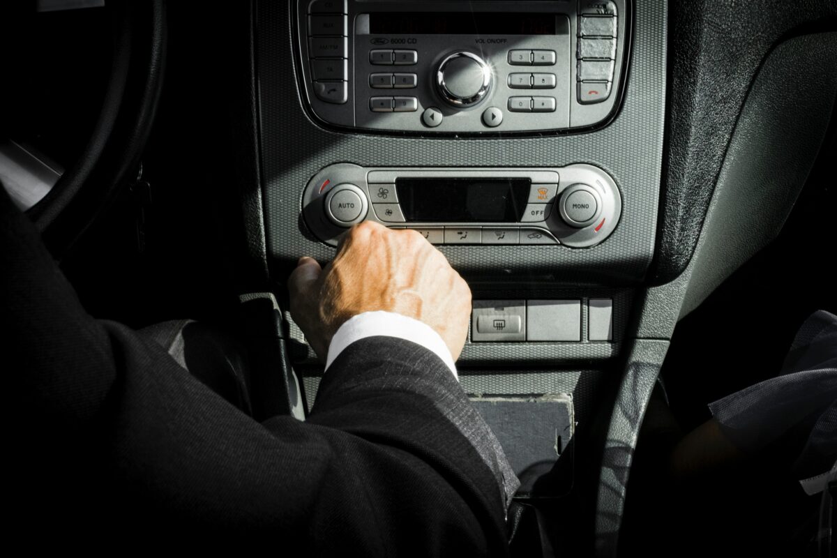 Schema prin care interlopul vitezoman a scăpat fără amendă. Cum i-a făcut pe magistrați să-i dea dreptate și permisul de conducere înapoi