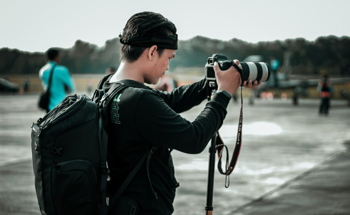 Imagine Stire Încă un jurnalist și-a pierdut viața în războiul din Israel. Colegii tânărului au fost grav răniți, în urma atacului aerian | 2review.ro