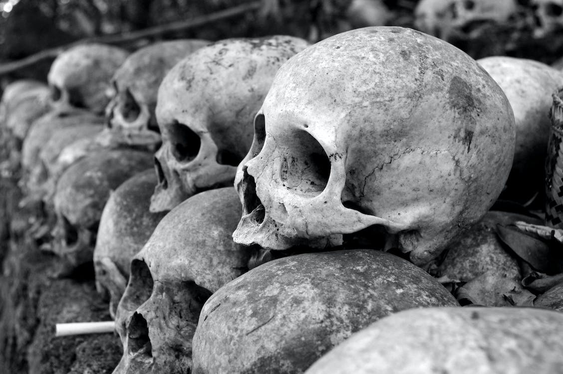 Descoperire de proporții în Iași! Aproximativ 600 de schelete au fost găsite în gropile săpate în spatele Universității „Alexandru Ioan Cuza”