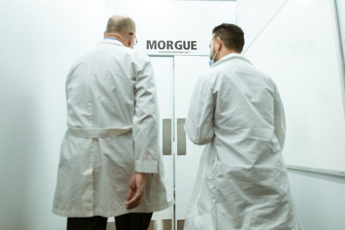Poveste halucinantă! Un bărbat ar fi revenit la viaţă după 45 de minute: „Am stat închis într-un sac mortuar”