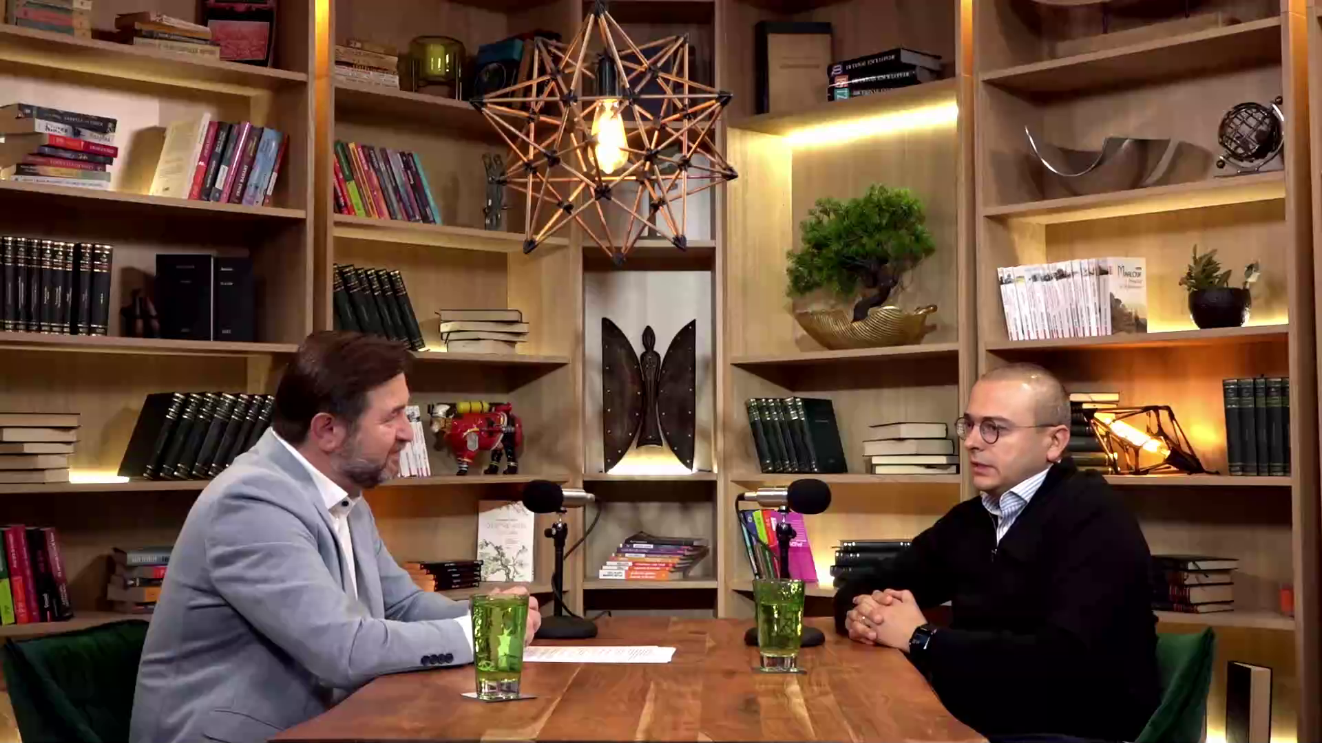 Iancu Guda, realizatorul emisiunii “Banii în mișcare” de la Digi24 și unul dintre analiștii financiari de top din România, a fost invitatul lui Adrian Artene în cadrul podcastului ALTCEVA