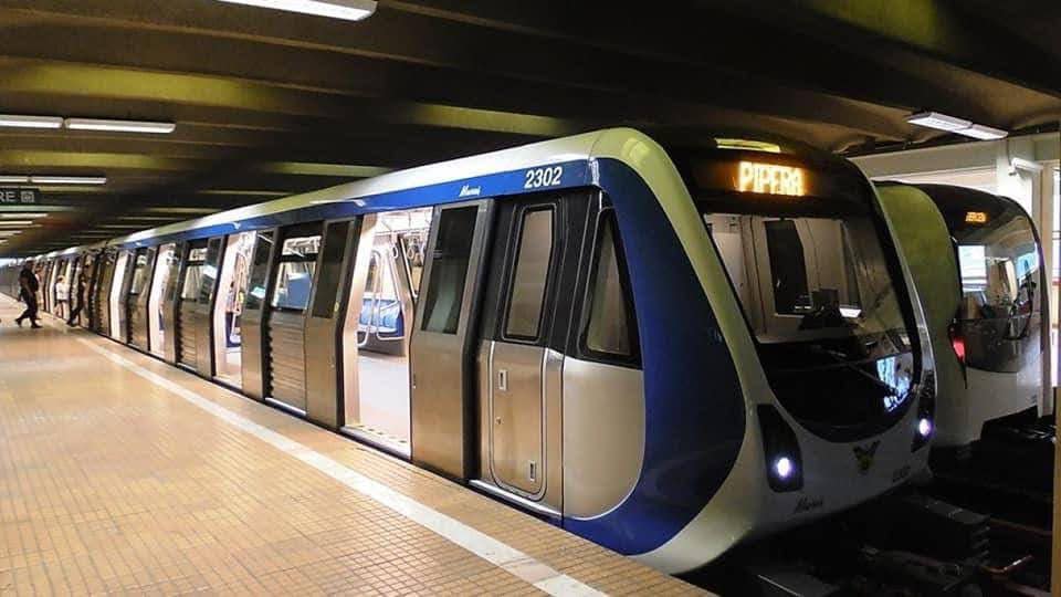 Tentativă de sinucindere la metrou? Un bărbat a căzut pe calea de rulare la stația Tineretului