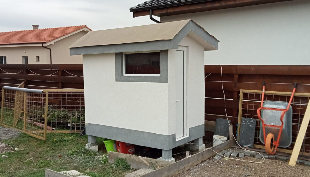 Anunțul viral al unui clujean: „Închiriez casă de 1.5 metri pătrați cu WC în curte. Preț:..”