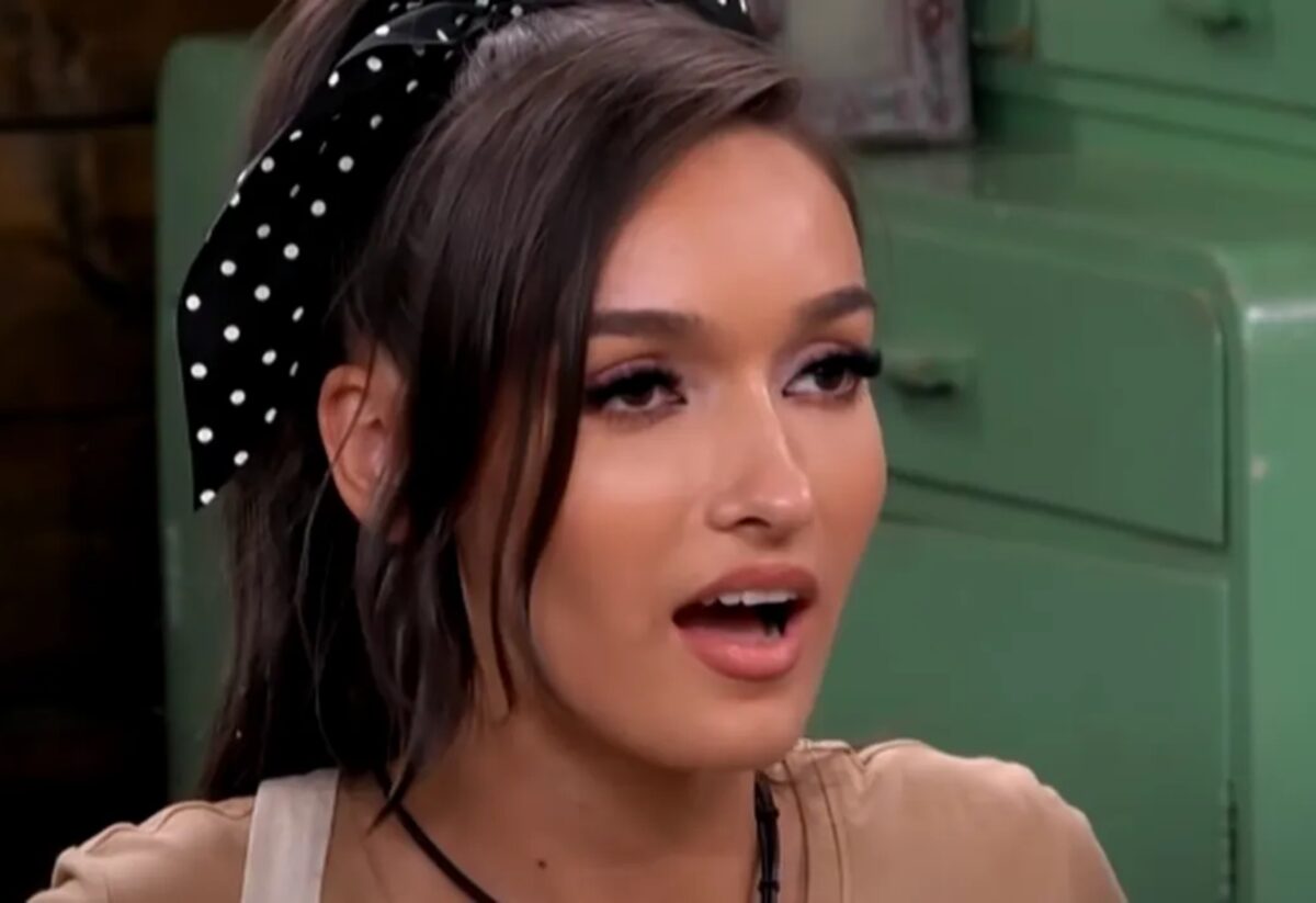 Imagine Stire Cu ea a fost înlocuită Viviana Sposub! Antonia este model și e acum iubita lui Ionuț Rusu | 2review.ro