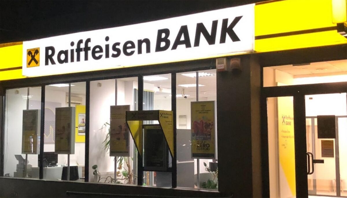 Imagine Stire Veste crâncenă pentru clienții Raiffeisen Bank din România: „Te informăm că de la 1 ianuarie 2024 va fi dezactivată” | 2review.ro