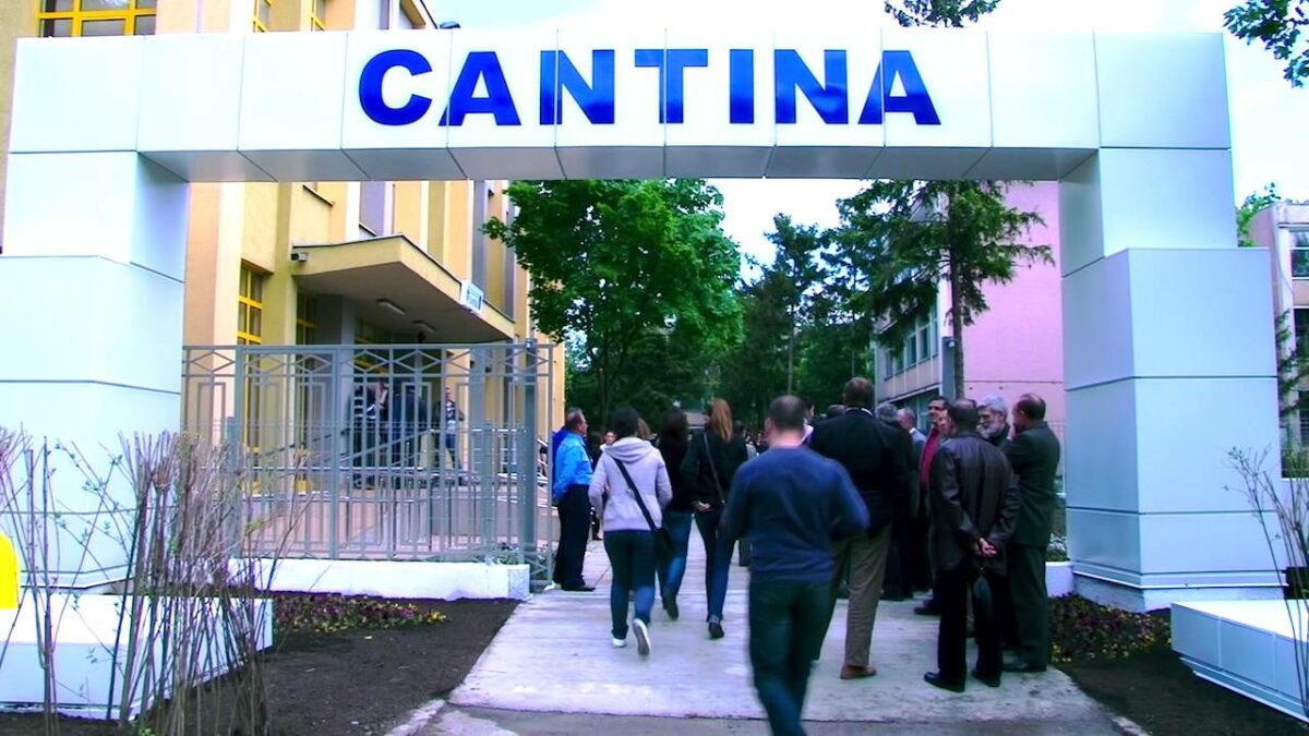 Imagine Stire Cantina din Iași unde o porție de friptură costă 5 lei, iar un piure de cartofi 1,5 lei. Ce prețuri au la celelalte preparate | 2review.ro
