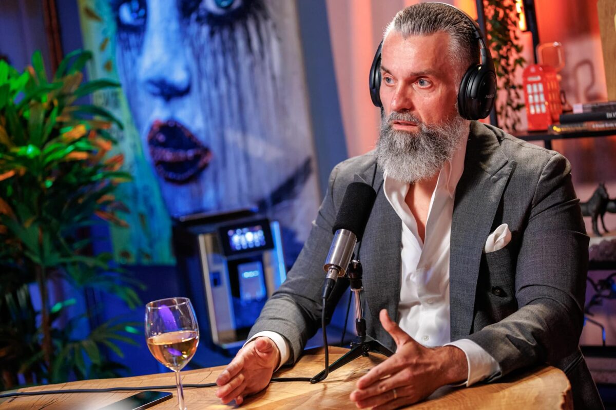 Imagine Stire Ce meserie avea Cezar Ionașcu înainte de a deveni influencer. A renunțat pentru a face bani din… sfaturi | 2review.ro