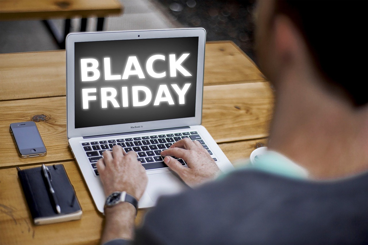 Românii au luat decizii ciudate în prag de Black Friday 2023. Ce anunț a făcut un angajat la muncă Românii au luat decizii ciudate în prag de Black Friday 2023. Ce anunț a făcut un angajat la muncă