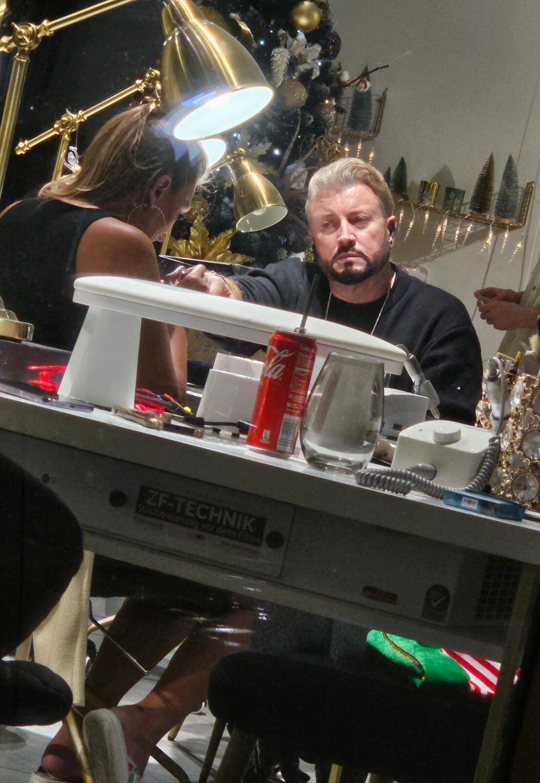 Cătălin Botezatu și-a făcut manichiura și pedichiura la un salon de lux din Cluj-Napoca