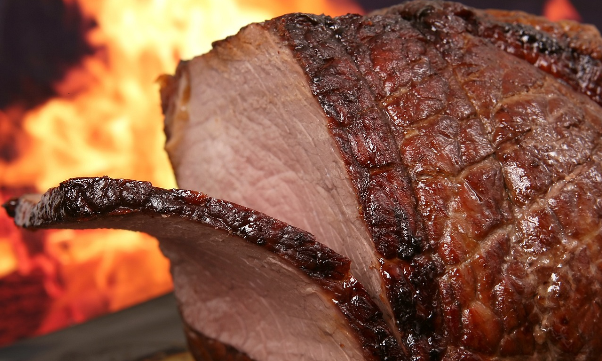 Cu cât se scumpește carnea de porc de Sărbători 2023. Vânzările au scăzut față de anul trecut