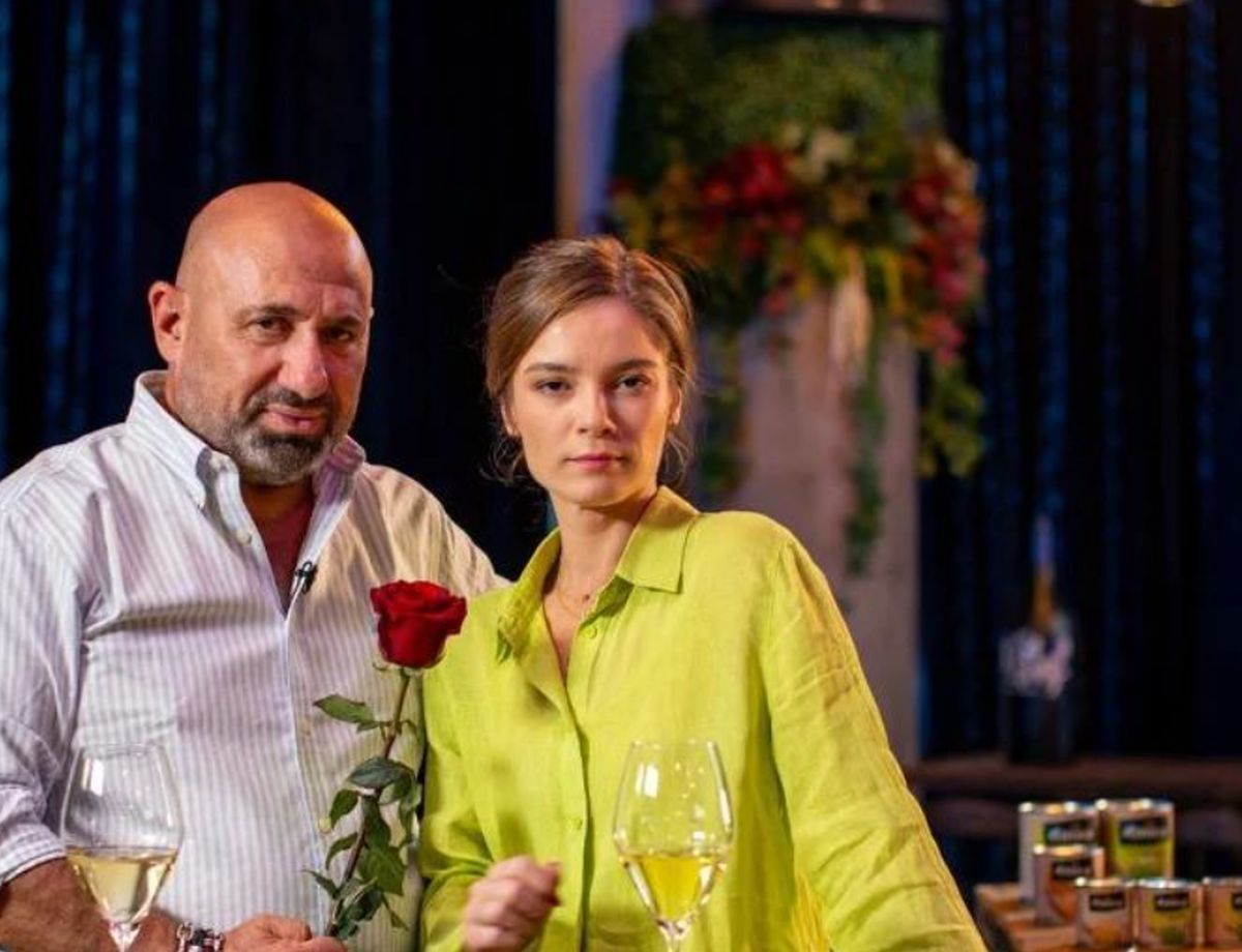 Imagine Stire Cum s-a lipit la bani Doina Teodoru cu ajutorul iubitului Cătălin Scărlătescu. Cei doi sunt vedete pe YouTube, unde fac zeci de mii de vizionări | 2review.ro